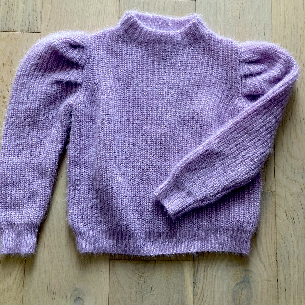 Great kids size 9 Zara light purple sweater with puffed shoulders